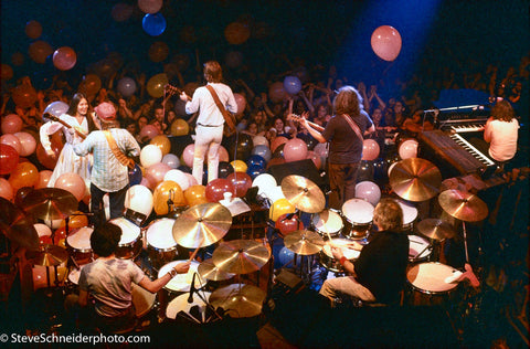 Grateful Dead – Winterland Arena, San Francisco, CA – 12-31-77
